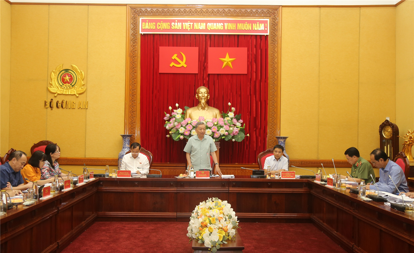 Bộ Công an và Bộ Giao thông vận tải họp về dự án Luật Trật tự, an toàn giao thông đường bộ và Luật Đường bộ